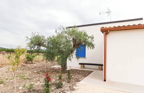 Borgo Bonsignore House | Waning Moon - Among the Citrus Trees in Ribera
