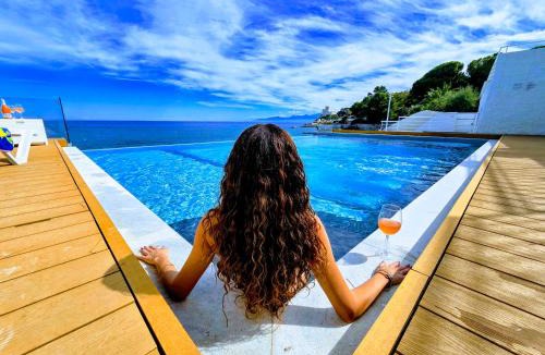 Santa Flavia Apartment | White Coral with Sea Access & Shared Pool
