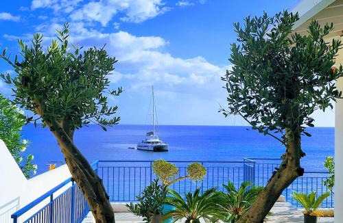 Santa Flavia Apartment | White Coral with Sea Access & Shared Pool