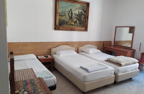 Rione XVIII Castro Pretorio House | white house