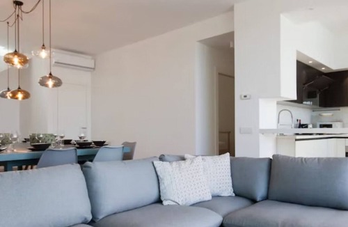 Partinico Villa | White Luxury Villa with pool and Jacuzzi in the Sicilian Countryside