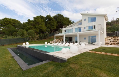 Partinico Villa | White Luxury Villa with pool and Jacuzzi in the Sicilian Countryside