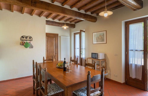 Civitella in Val di Chiana Villa | Wonderful private villa for 10 guests with WIFI, private pool, TV, pets allowed and panoramic view