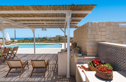 Pachino Villa | Wonderful private villa for 4 people with A/C, WIFI, private pool, TV, terrace and panoramic view