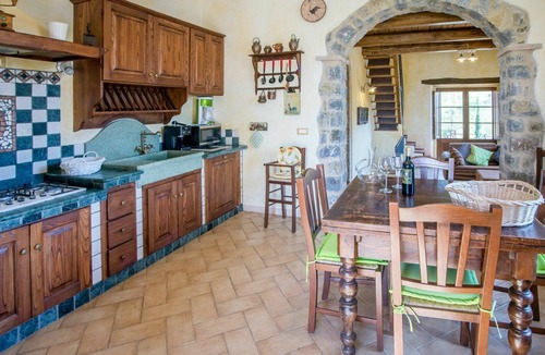 Seggiano House | Wonderful private villa with WIFI, hot tub, private pool, TV, patio, pets allowed and panoramic .