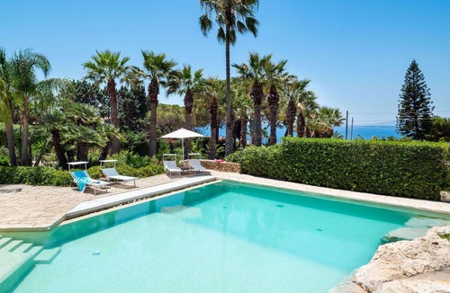 Plemmirio Villa | Wonderful private villa for 10 people with private pool, WIFI, A/C, TV and terrace