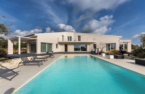 Noto Villa | Wonderful private villa for 8 guests with private pool, WIFI, A/C, TV, patio and panoramic view