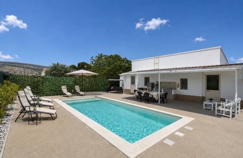 Comiso Villa | Wonderful private villa for 6 guests with WIFI, private pool, A/C, patio and pets allowed
