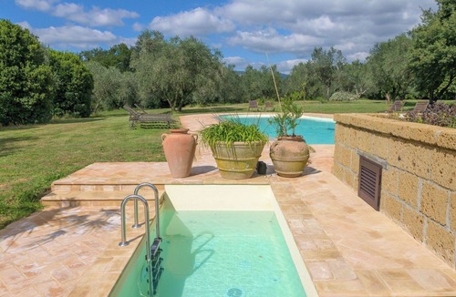 Sorano House | Wonderful private villa for 20 people with private pool, WIFI, patio and pets allowed