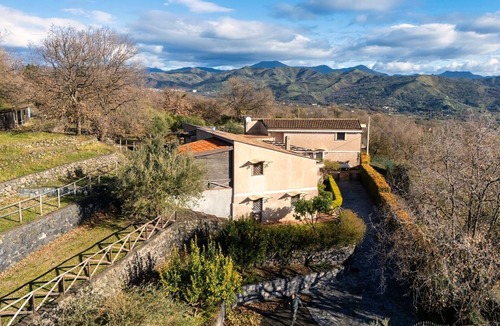 Piedimonte Etneo Villa | Wonderful Sicilian villa, built entirely of typical lava stone