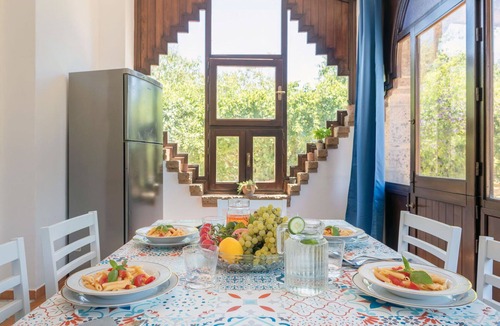 Misilmeri House | Wonderful villa for 10 people with A/C, private pool, WIFI, TV, terrace and pets allowed