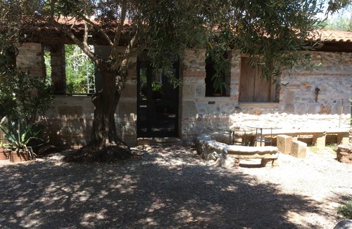 San Nicolo Villa | Wonderful villa surrounded by lush greenery peacefully located beach close
