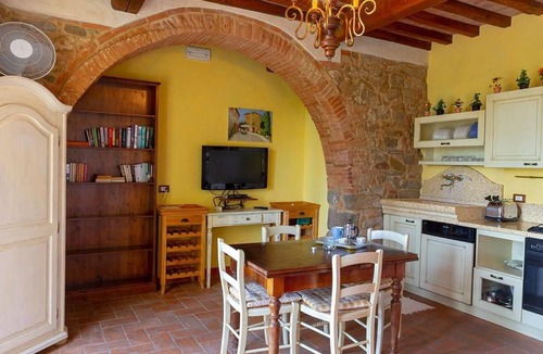 Monte San Savino Apartment | Wunderschöne Ferienwohnung in Monte San Savino mit gemeinschaftlichem Pool, Gar by Interhome