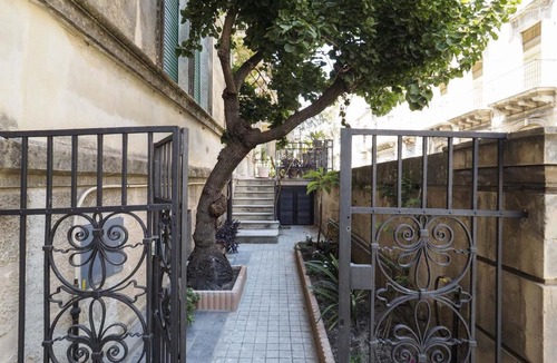 Noto Historic Centre Apartment | Zia Emma