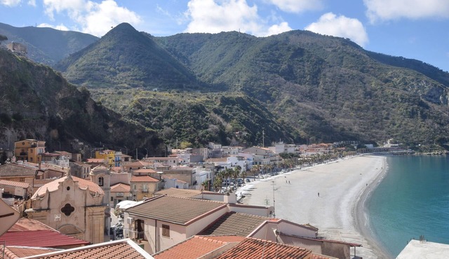 1 bedroom beautiful home in Scilla