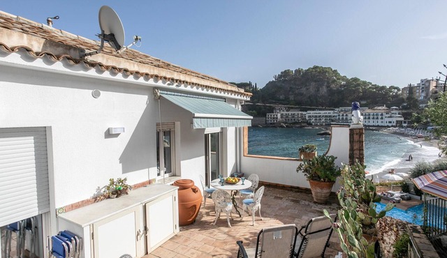 2 bedroom beach front apartment in Taormina ME