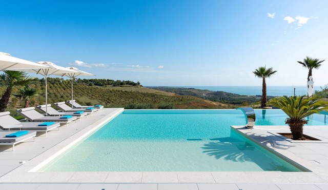 2 bedroom villa rental in Sicily near seaside with pool, views, Wi-Fi and air conditioning