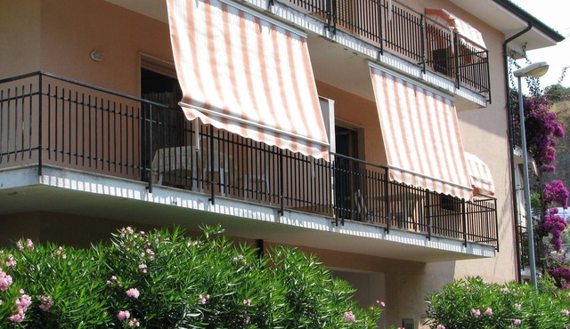 200 m from the beach large studio (single room) with 4 beds