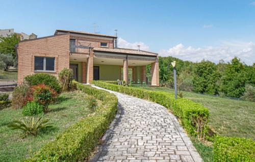 3 Bedroom Gorgeous Home In Torre Le Nocelle