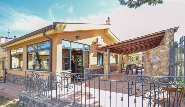 3 bedroom accommodation in Altavilla Milicia PA