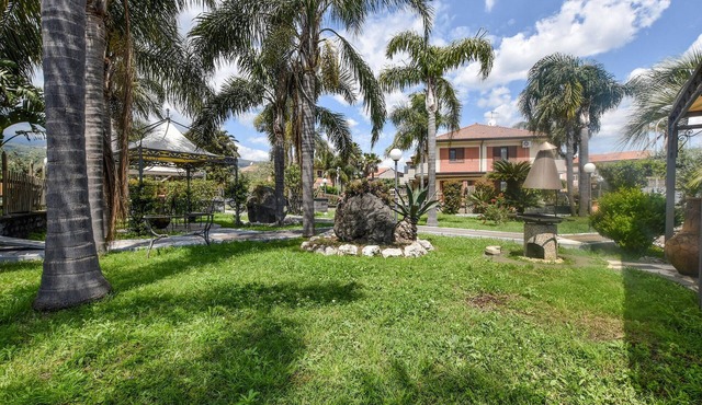 5 bedroom stunning home in Mascali