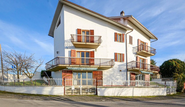 6 bedroom amazing home in Monticello Amiata