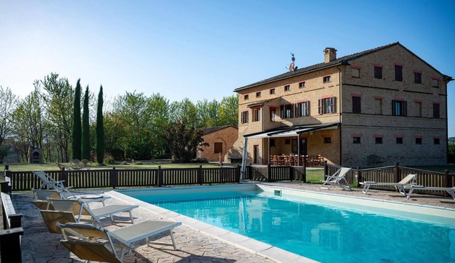 6 bedroom beautiful home in Treia in Treia
