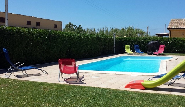 8 Bedrooms, 6 Baths, Villas with Garden, Pool, Wi-Fi, Bbq, Air cond., by the SEA