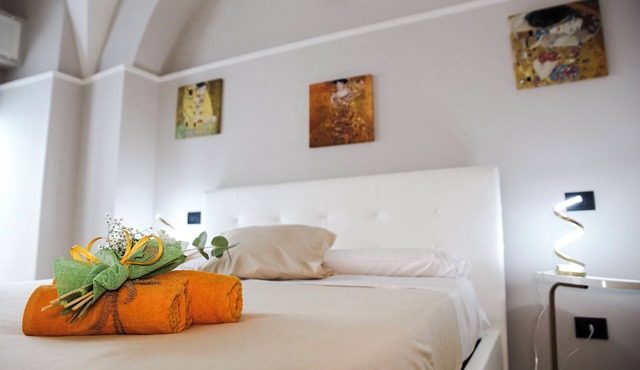 A few kilometers from the center of Bari characteristic period house. Separate entrance