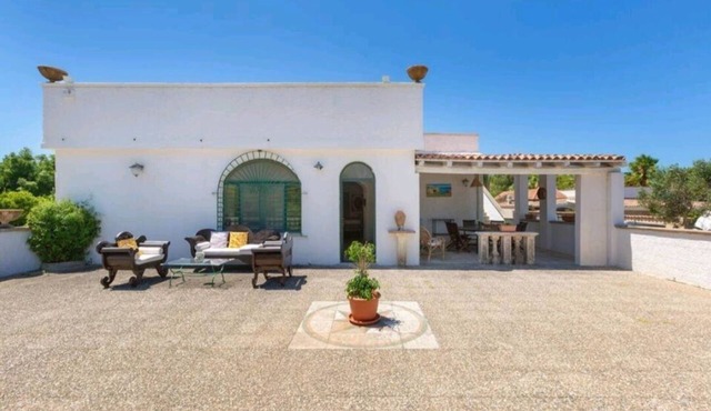 A stone's throw from the sea | Villa Lido Marin