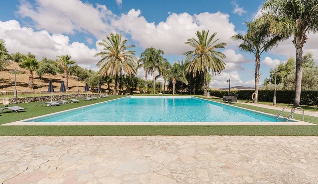 Agriturismo Ponte Calatrasi Room 'Relax 14' with shared pool, Wi-Fi and air conditioning