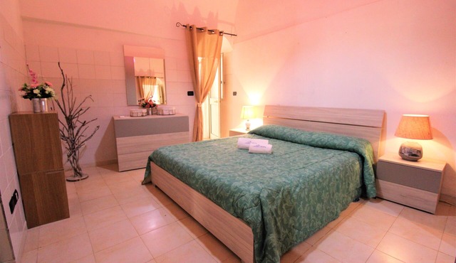 Air-conditioned two-room apartment in historic center