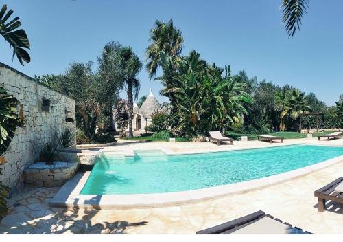 All'Ombra del Gelso, trullo con piscina