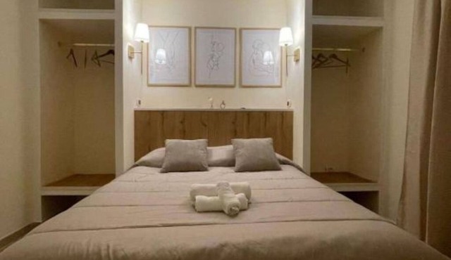 Along Crati River, mini apartment, vico Postierla, historic center.