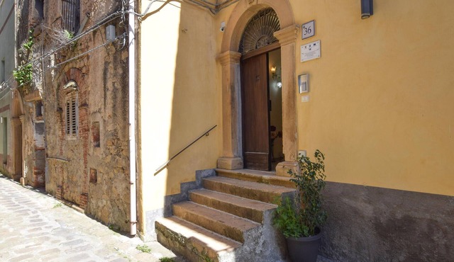 Amazing apartment in Tusa with WiFi