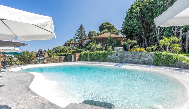 Amazing home in Piedimonte Etneo with sauna