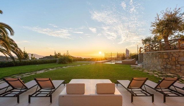 AMORE RENTALS - Villa Cantuccio dei Sogni with Pool and Sea View
