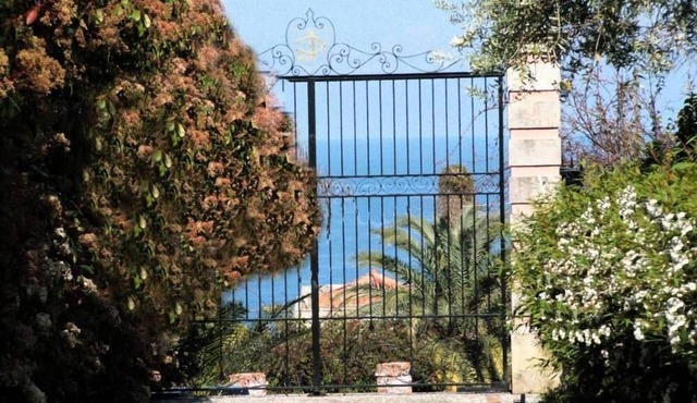 ancient 1700 Villa facing Eolie Island