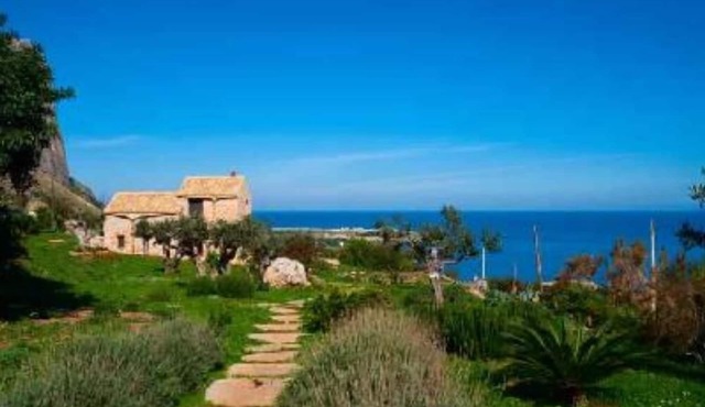 Ancient farmhouse with a wonderful sea views
