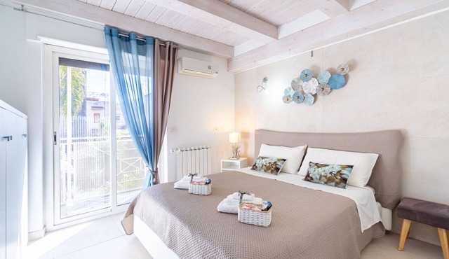 Apartment 'A Casa Di Anto' with Balcony, Wi-Fi and Air Conditioning