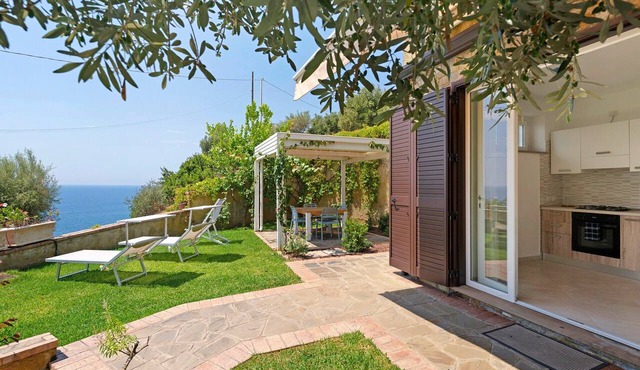 Apartment 'Arancione' with Sea View, Wi-Fi and Air Conditioning