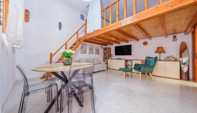 Apartment 'Cafio's House' with Wi-Fi and Air Conditioning