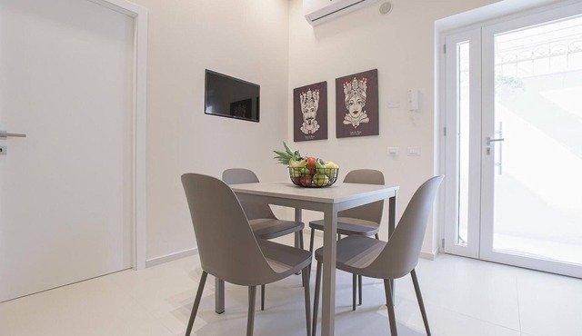 Apartment 'Casa Ancora' with Private Terrace, Wi-Fi and Air Conditioning