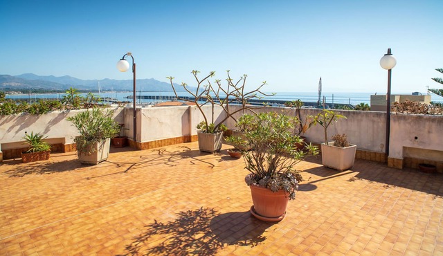 Apartment 'Casa Delle Pomelie - Riposto' with Sea View, Wi-Fi and Air Conditioning