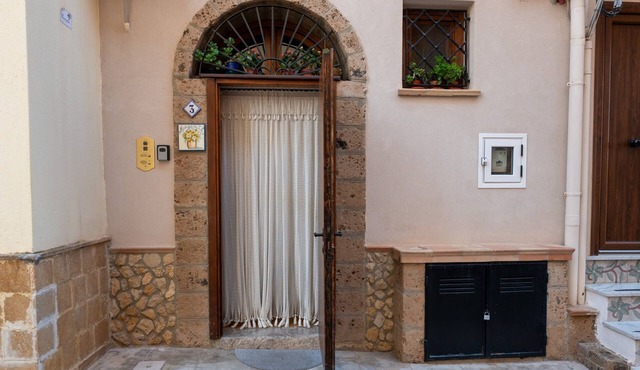Apartment 'Casa Margherita' with Wi-Fi and Air Conditioning