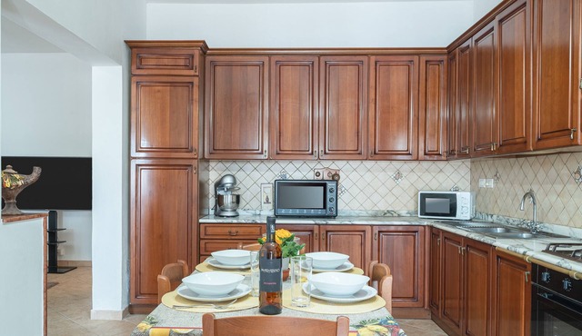 Apartment 'Casa Vivaldi Vista Giardino' with Sea View, Wi-Fi and Air Conditioning