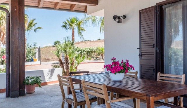 Apartment 'Con Veranda E Cucina' with Mountain View, Wi-Fi and Air Conditioning