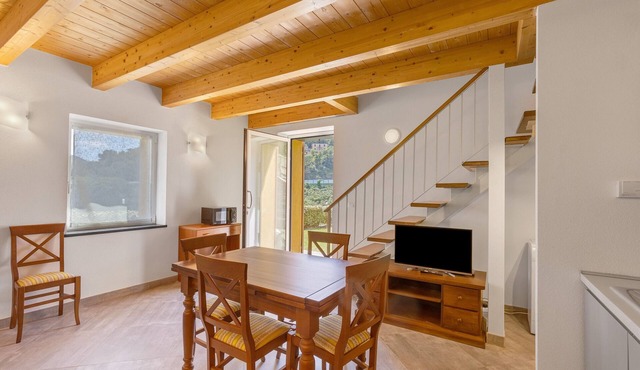 Apartment 'Ermelindo - Meletta' with Shared Pool, Wi-Fi and Air Conditioning