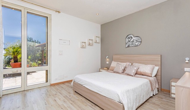 Apartment 'Giulia' with Pool, Sea & Etna View, Private Terrace