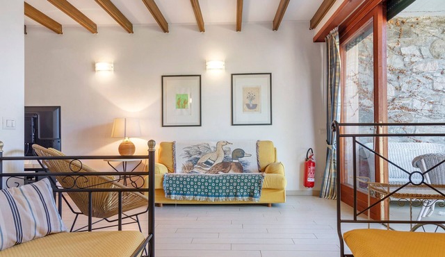Apartment 'Hermitage Mimosa' with Balcony in Porto Valtravaglia